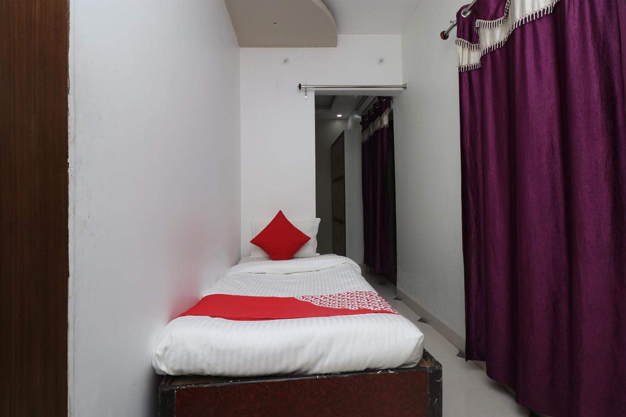Hotel O Swastik Resort Colonelganj エクステリア 写真